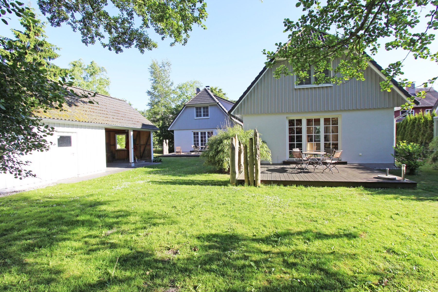 The Achtern Stems holiday homes with their large garden and terraces on a summer's day