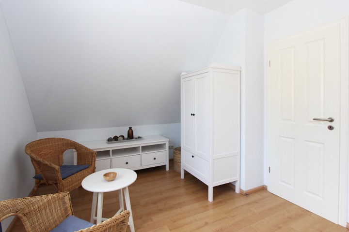 Room with seating corner and wardrobe