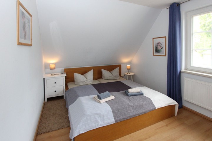 Bedroom with double bed in Holiday Home 1
